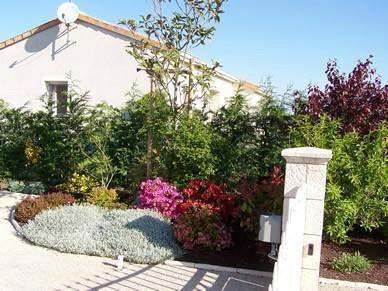 Aménagement paysager avec fleurs Bressuire