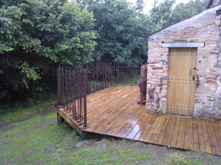 Terrasse en bois et garde-corps métallique Bressuire