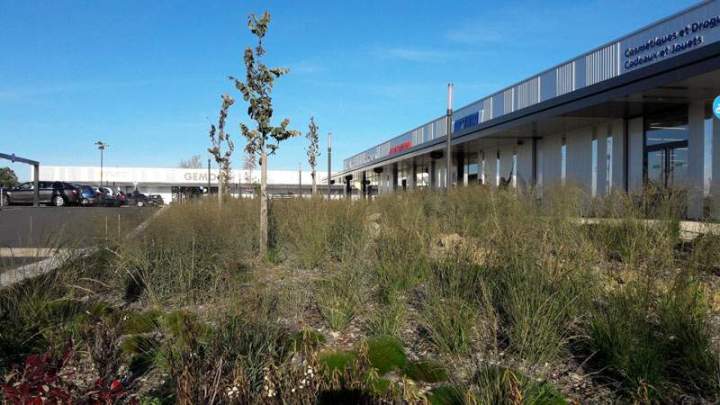 Espace extérieur zone commerciale Point Ouit Bressuire