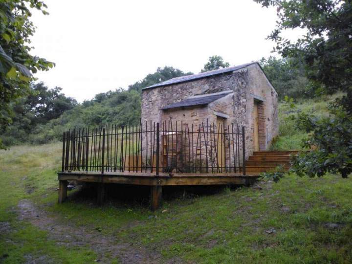 Construction en pierre avec terrasse en bois Bressuire
